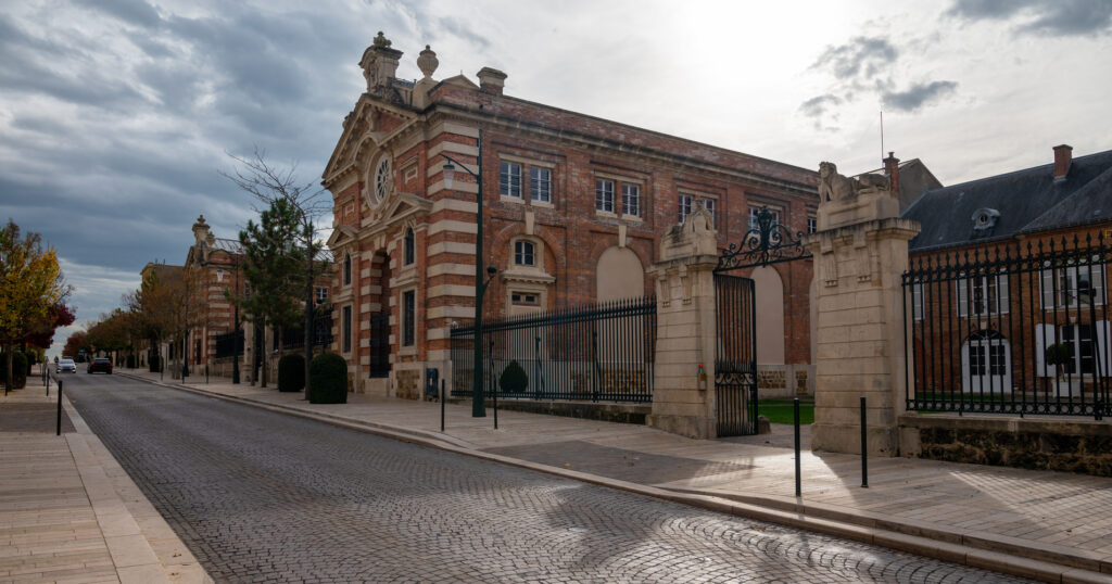 Où dormir pour visiter l'Avenue de Champagne ?